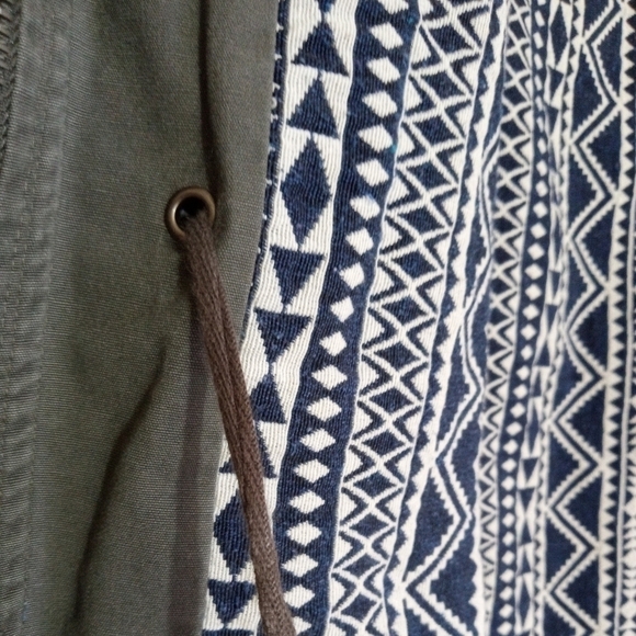 Blu Pepper utility vest with woven Aztec lining GUC - Picture 8 of 8